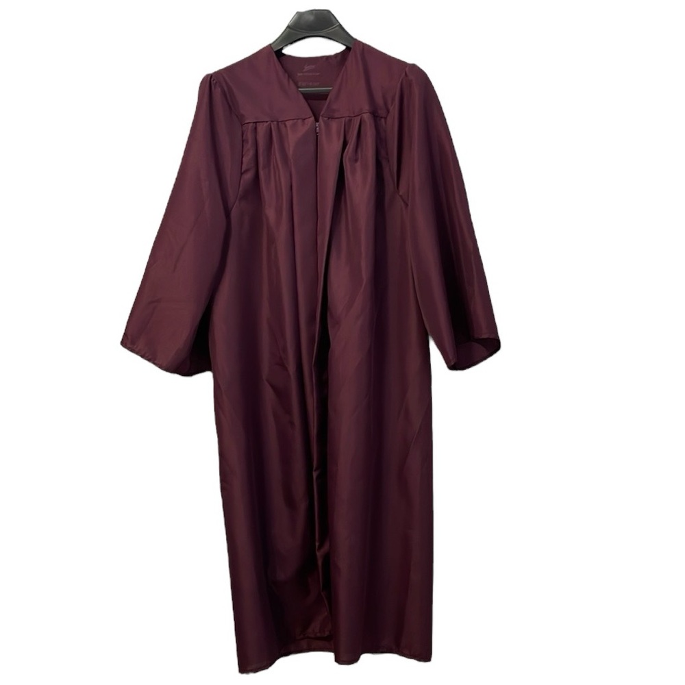 Jostens Size 5’ 10” - 6’ graduation choir gown robe. Maroon.‎ Front zipper.
